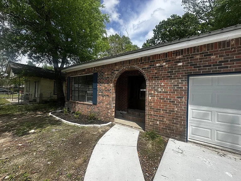 208 Wilbert Dangerfield Dr — Photo 1