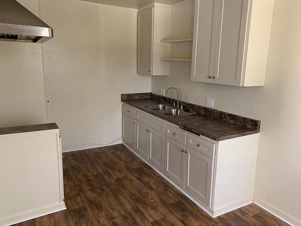 1st image of 1099 N Raymond Ave APT 4