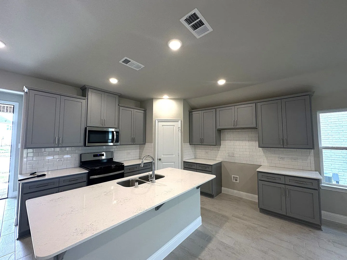 Lagoon Community, Like New House. — Photo 4