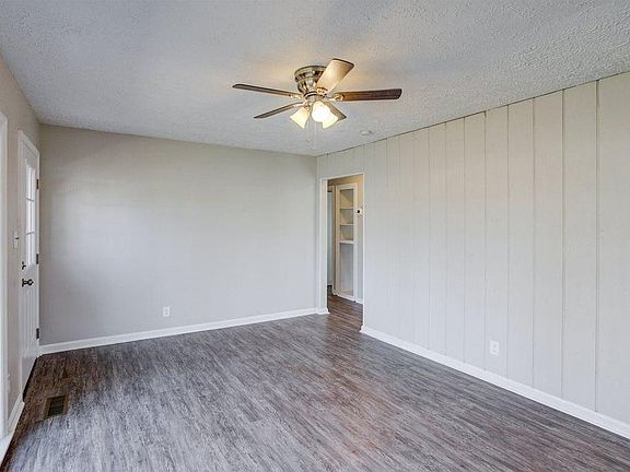 4th image of 3001 Southeast Blvd