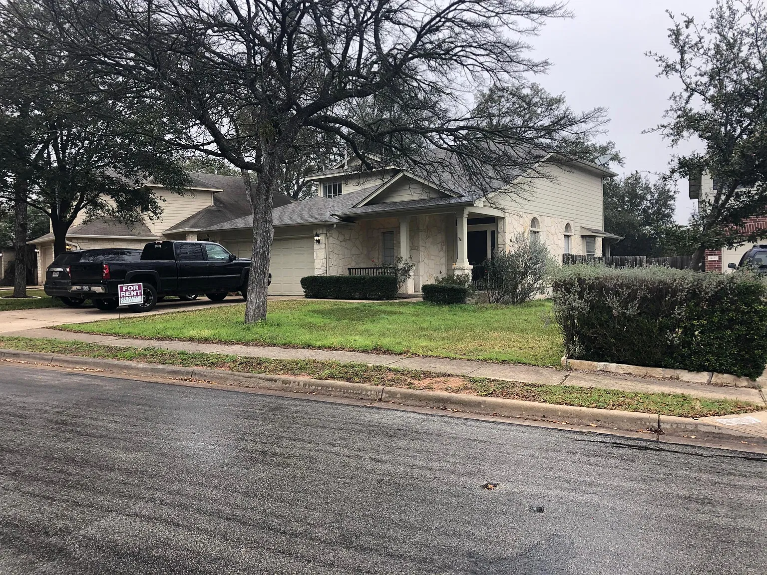 3 bed, 2.5 bath, 1875 sqft, $2,100 — Photo 2