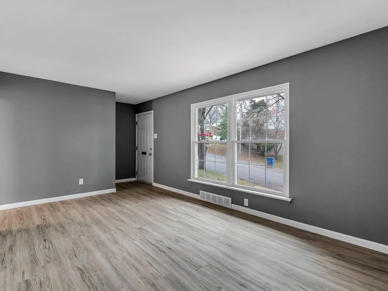 3 bed, 1220 sqft, $1,550 — Photo 2