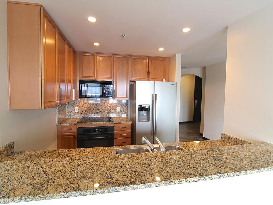 1st image of 925 N Lincoln St #8H-S