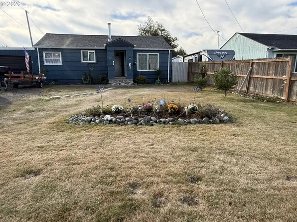 1704 Maple St, Myrtle Point, OR 97458