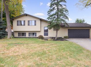 9252 Cedar Island Rd, White Lake, MI 48386