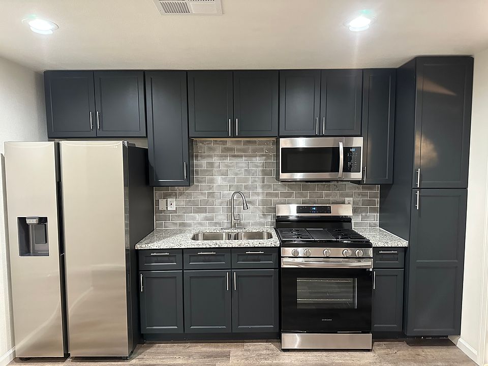 1st image of 3074 Holly Dr