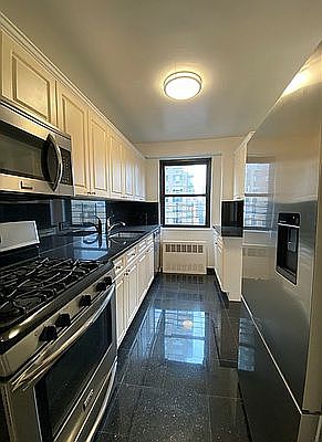 4th image of 305 E 86th St APT 9PW