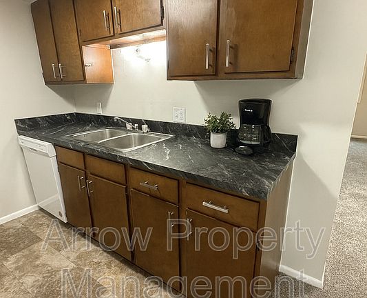 3rd image of 2338 Lynn St #8