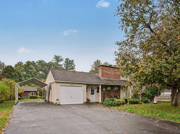 2 Karen Ln, Southampton, MA 01073