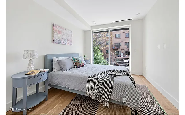 Sold by Douglas Elliman | media 21