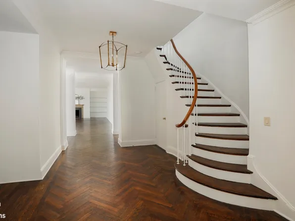 1 East End Avenue image 9 of 23