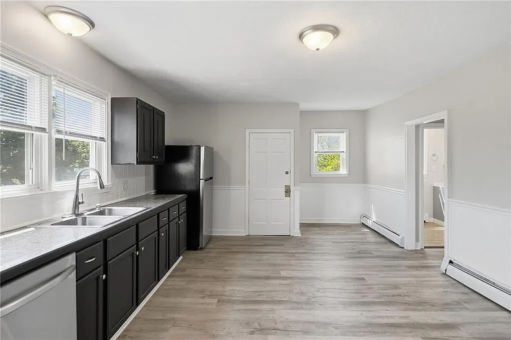2 bed, 1.0 bath, 1058 sqft, $2,100 — Photo 4