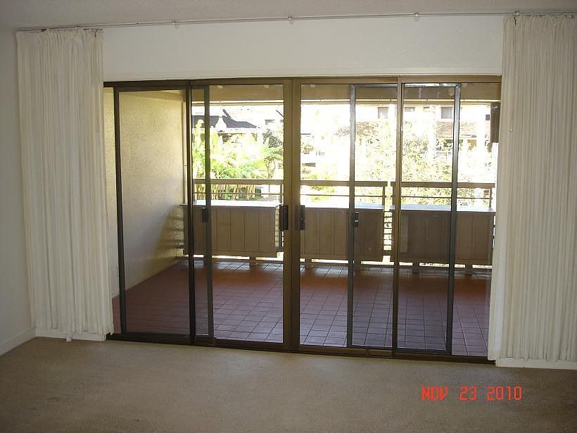 LIVING ROOM TO LANAI