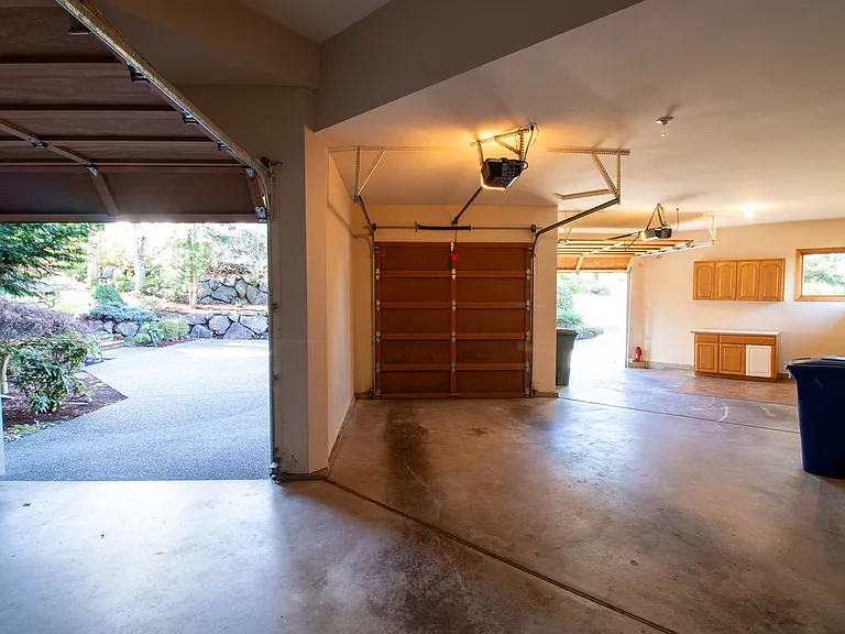 15831 SE 45th St — Photo 40