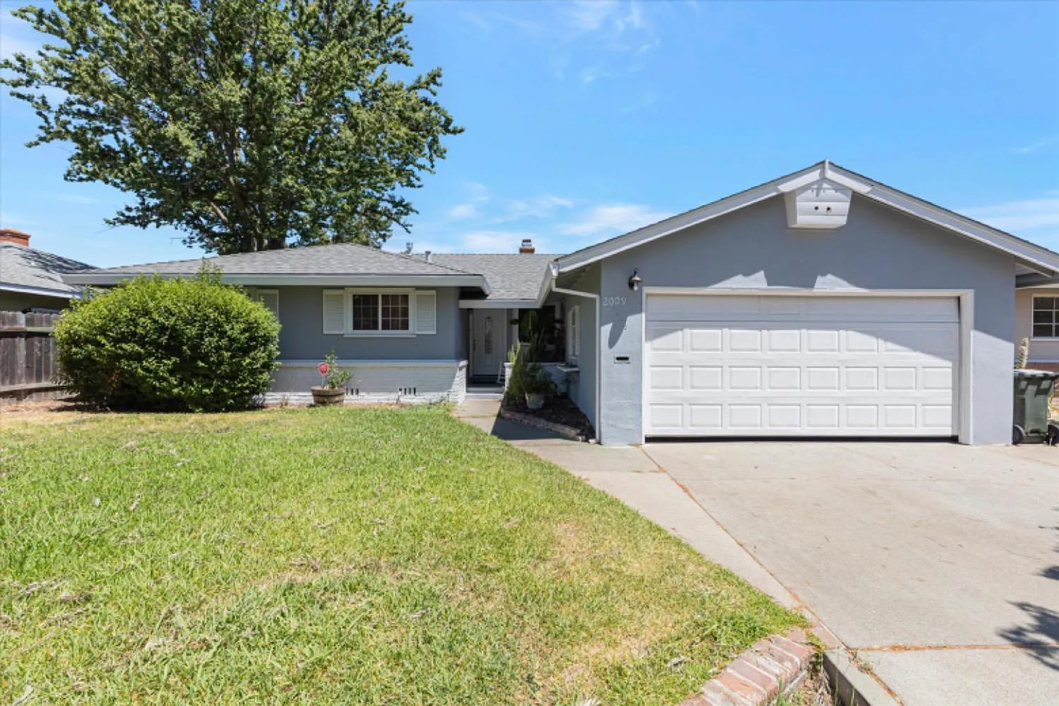 2009 Wakefield Way photo 1