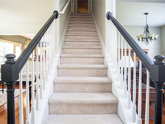 4th image of 903 Warnock Way