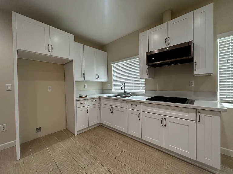 306 N Pine St #1/2 — Photo 5