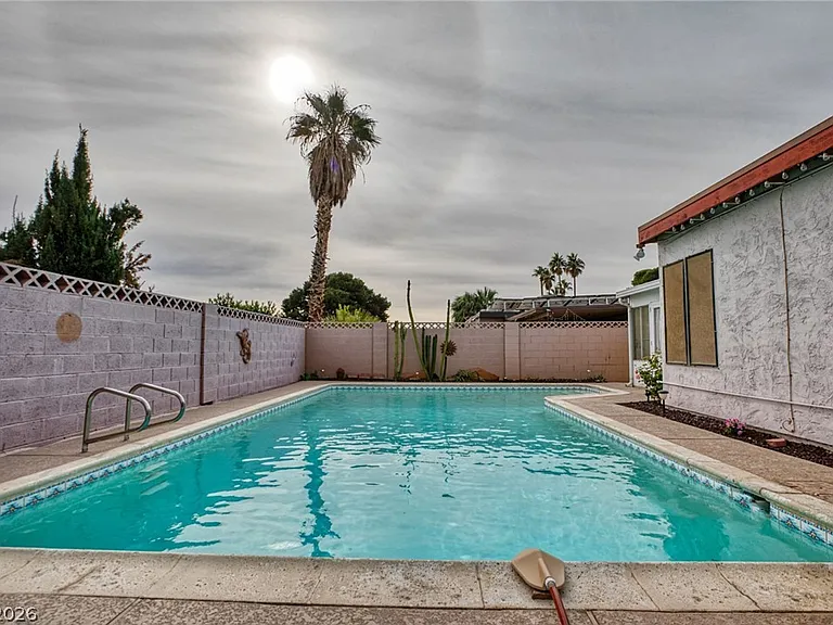 3956 Clear View Dr — Photo 22