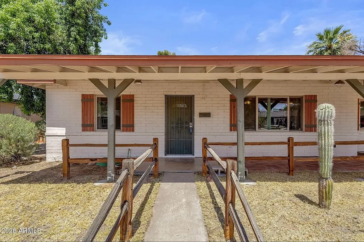 3 bed, 1346 sqft, $2,500 — Photo 4