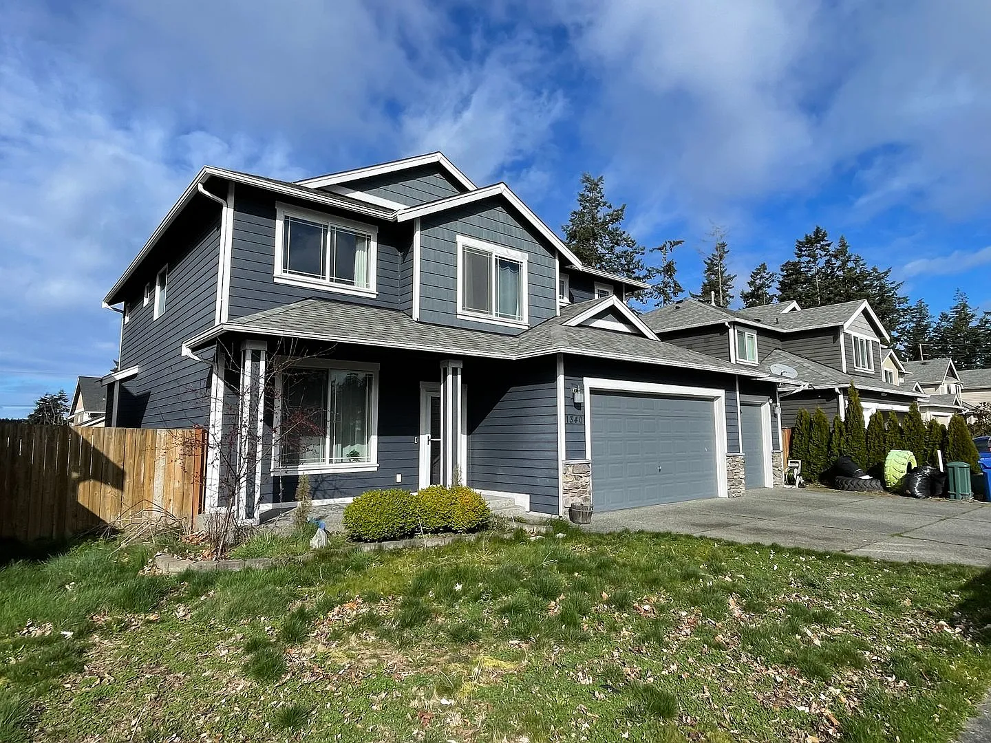 Spacious Pet Friendly 4 Bedroom Home Close to Everything! — Photo 1