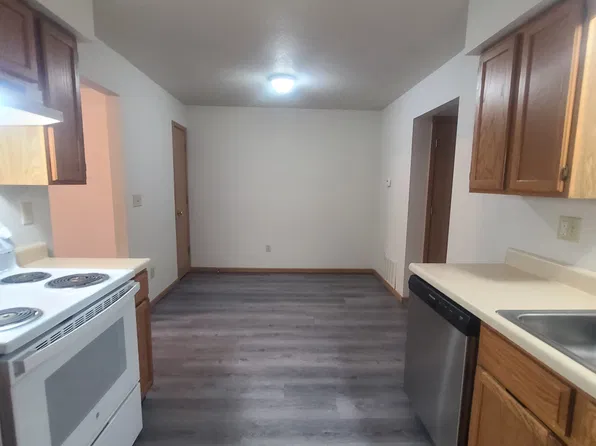 157 NW Zaun Ave, Blue Springs, MO 64014