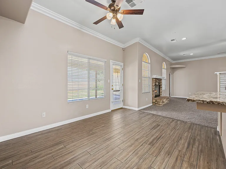 7005 Colony Park Dr — Photo 10