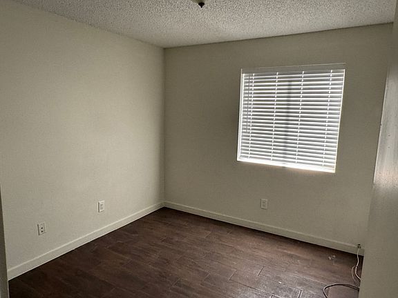 4th image of 1038 E Kennedy Ln