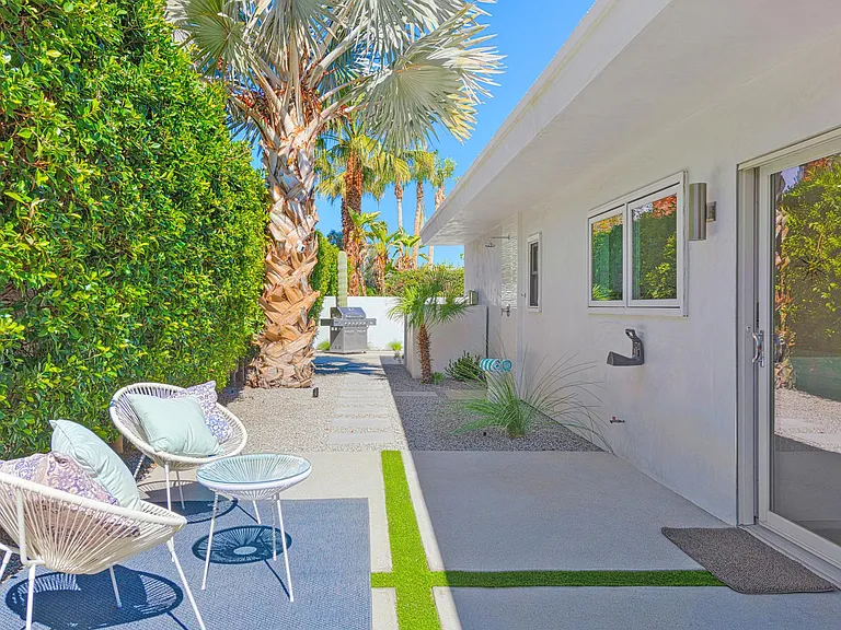 1160 E Marion Way — Photo 34