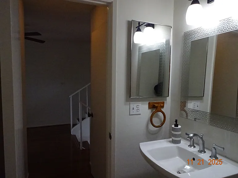 1/2 bathroom