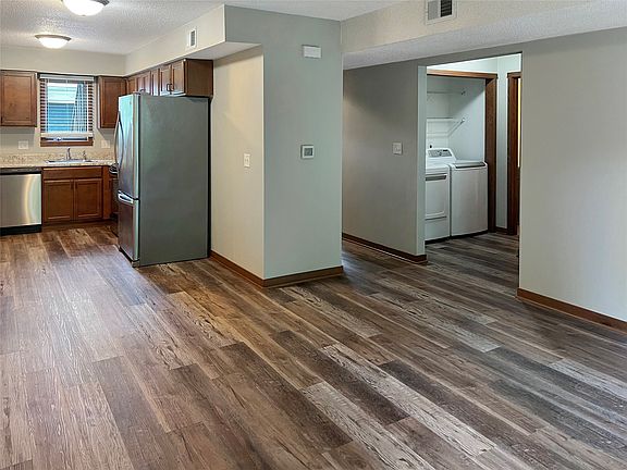 3rd image of 2089 NW Hickory Ln
