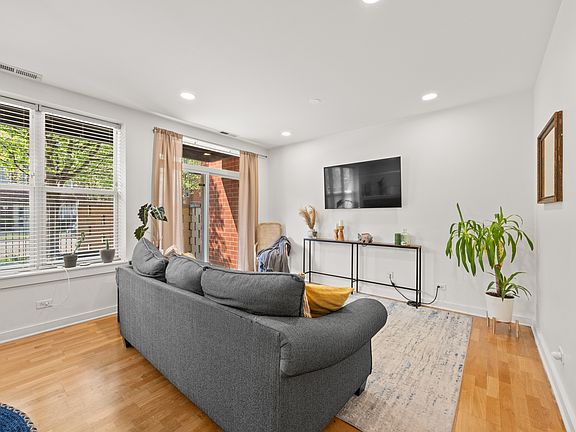2nd image of 2238 W Maypole Ave Unit 101