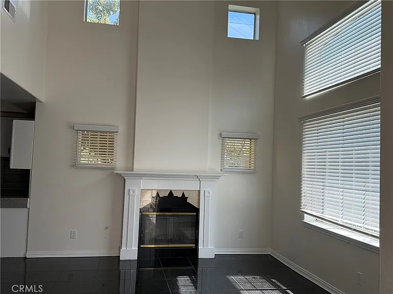 7735 Graves Ave — Photo 2