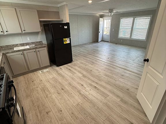 4th image of 1716 A St