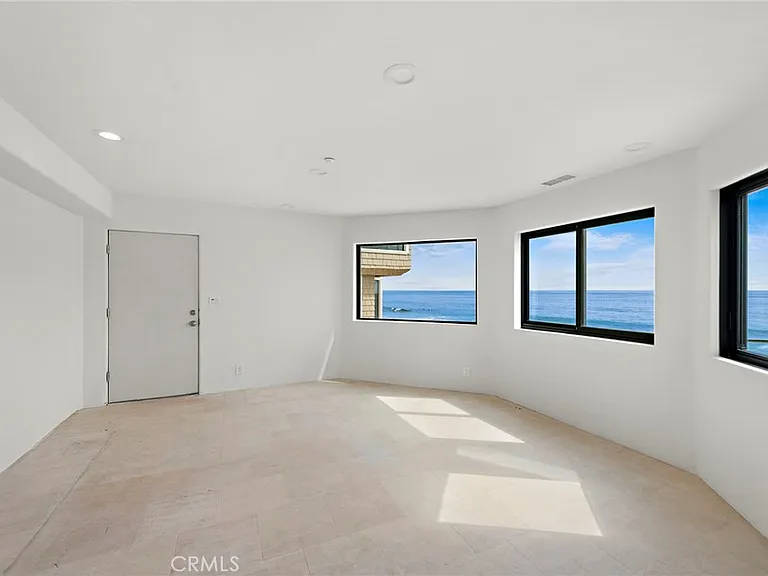 715 Oceanfront Front — Photo 32