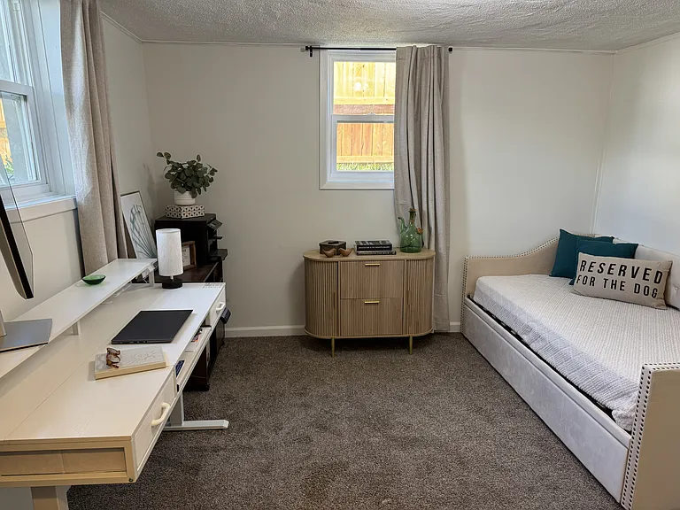bedroom 2 / office