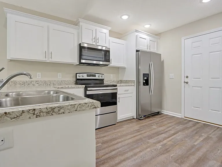 128 Villa Rd — Photo 11