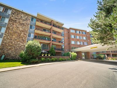 18 E Old Willow Rd APT 111, Prospect Heights, IL, 60070