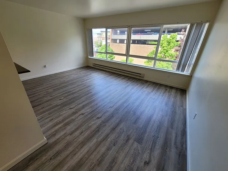 Russell/Central Park in the Heart of Ballard — Photo 73