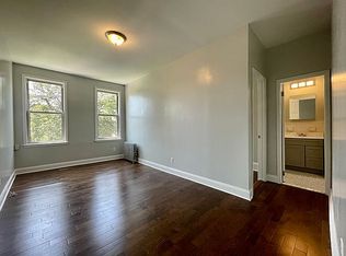 558 Onderdonk Ave #2R, Ridgewood, NY 11385