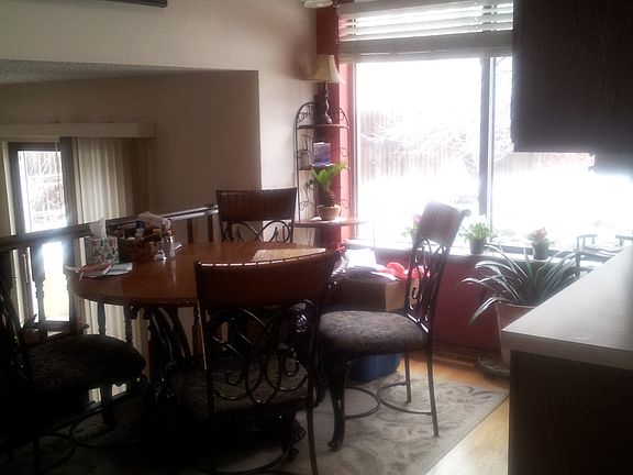 Kitchen w/ hardwood floor