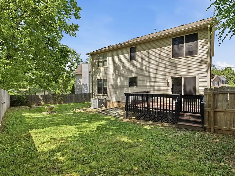 913 Magnolia Ct W — Photo 30
