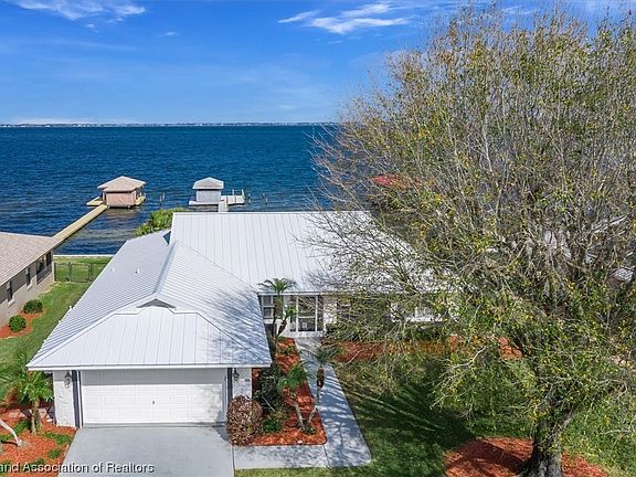 2nd image of 108 Lakefront Ct NE