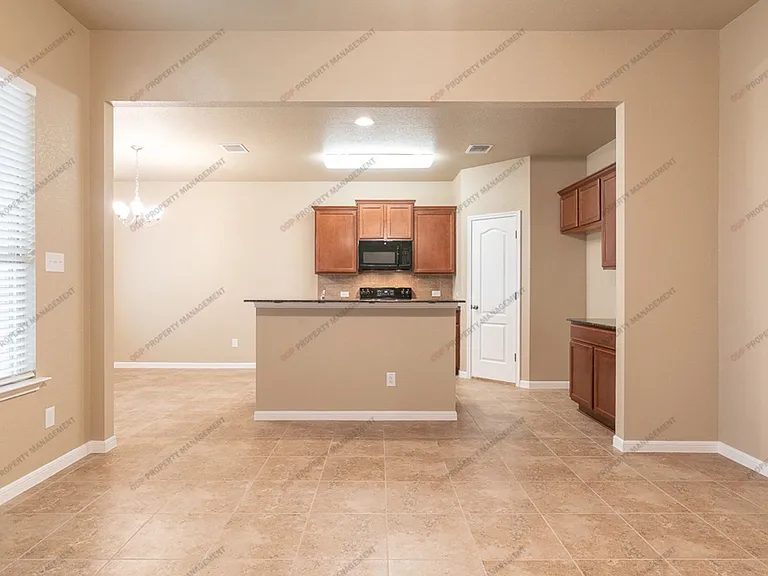 7605 Hickman St — Photo 7