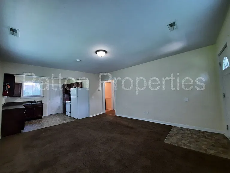 902 Pine St — Photo 3