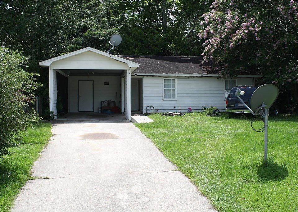 2nd image of 7 Crestwood Cir