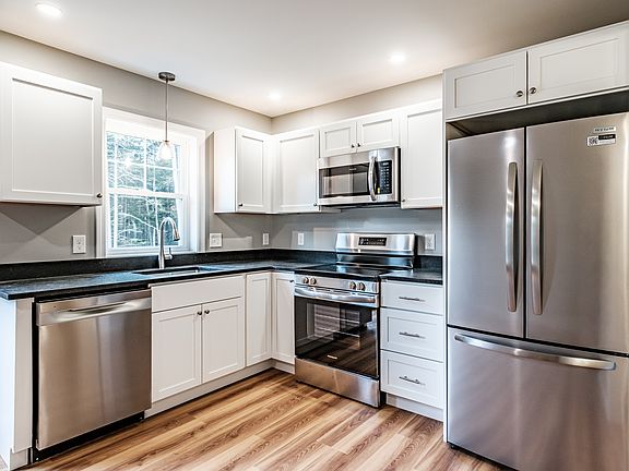 3rd image of 62 Middle Ridge Rd #B