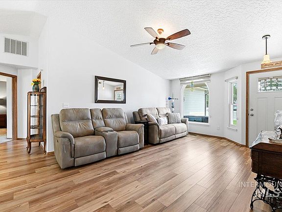 5th image of 1207 Syringa Pl