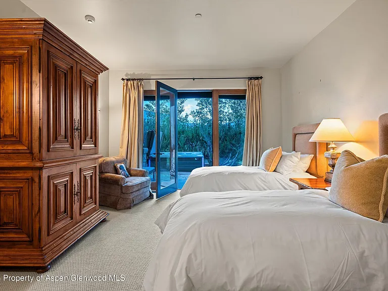 691 Pfister Dr — Photo 56