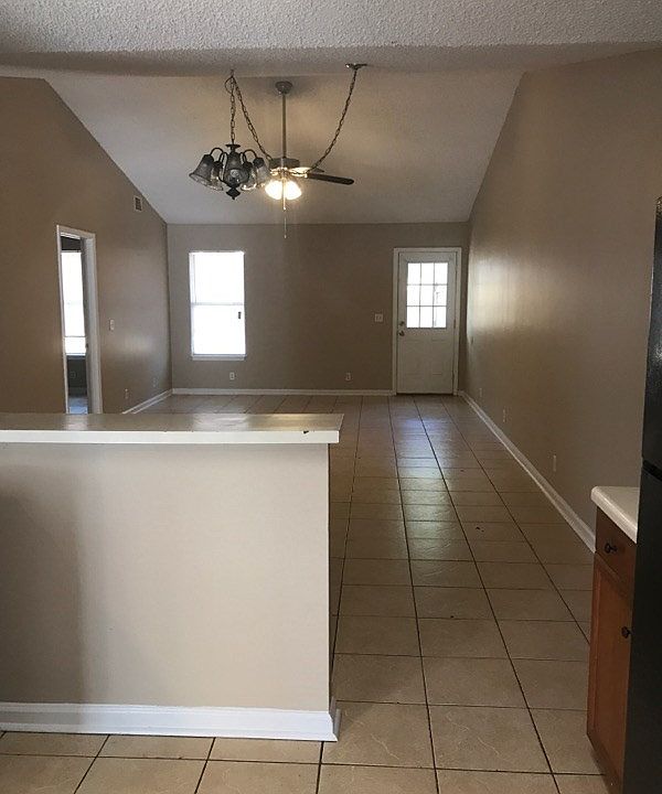 2nd image of 195 Leeswood Cir