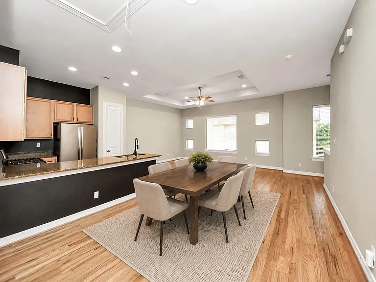 3813 Centerplaza Dr — Photo 10